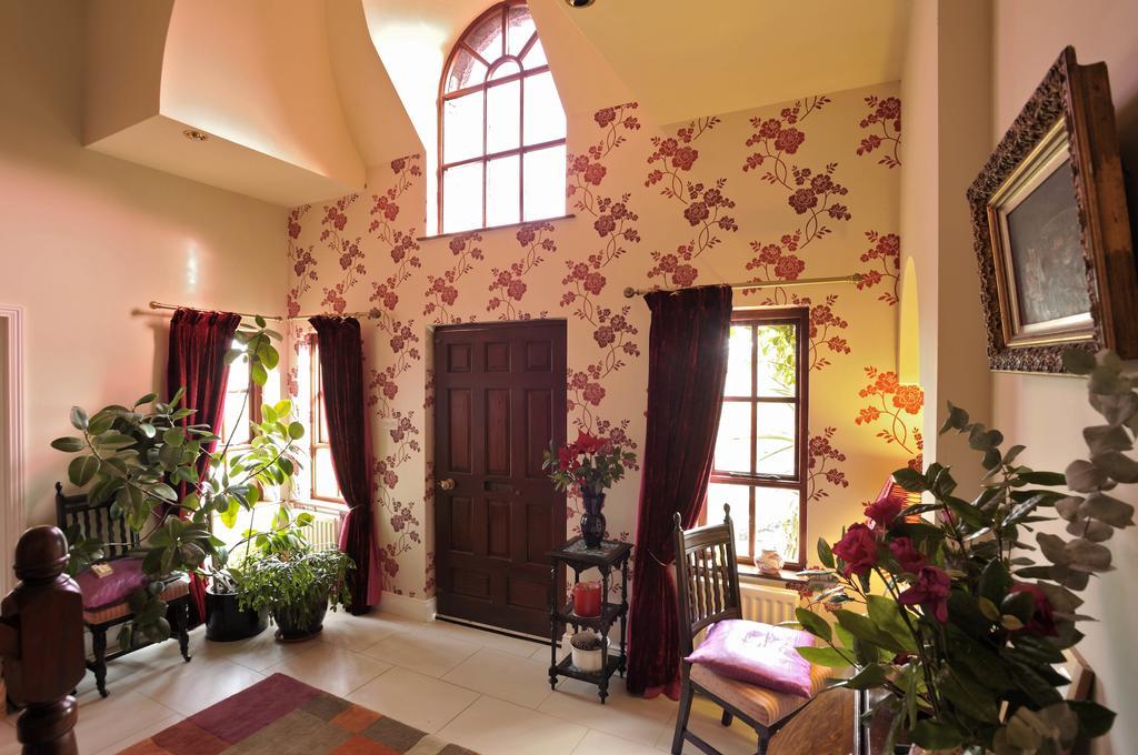 Pinewood Lodge Guest House Ома Экстерьер фото